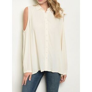 *MAKE OFFER. DONATING JANUARY 1. BUTTON FRONT BLOUSE WITH COLD SHOULDER CUT OUTS